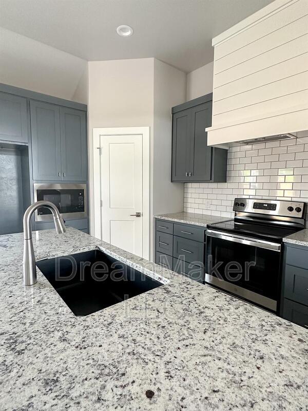Photo - 5192 Red Maple Ave