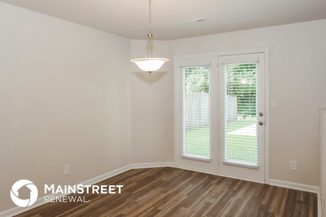 Photo - 204 Farmington Dr