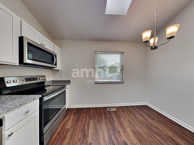 Photo - 730 Rothrock Dr