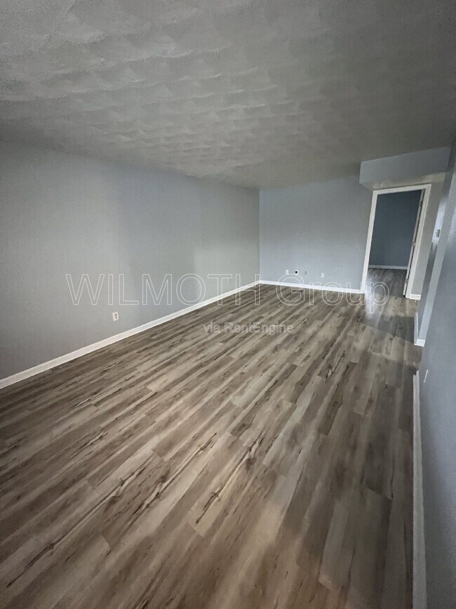 Photo - 1320 Millerwood Dr Unit 3