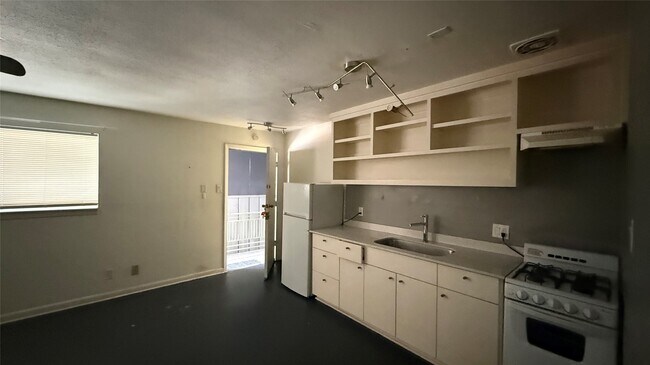 Building Photo - 219 W Alabama St Unit 32