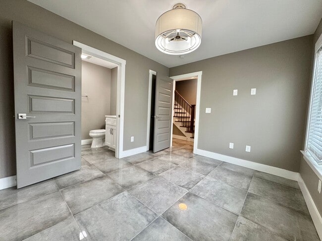 Photo - 3 Bed, 3.5 Bath Home w/ 2 Car Garage and Lake Views