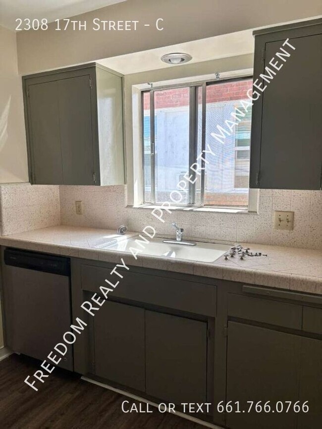 Building Photo - 2308 17th St Unit C