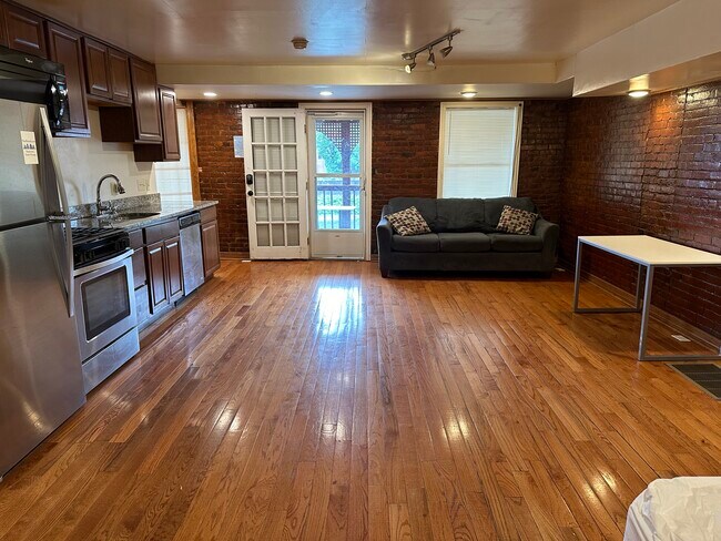 Photo - 138 Front St