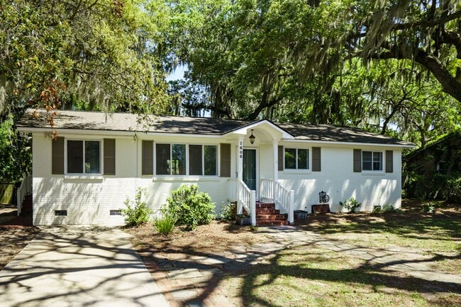 Photo - Coastal Charm in the Heart of Port Royal