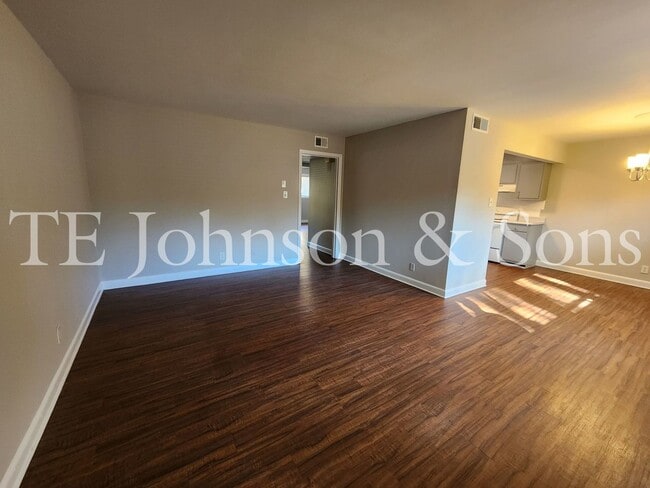 Photo - 2 Bedroom Salem View Apartment! Unidad 2001 S Main 105