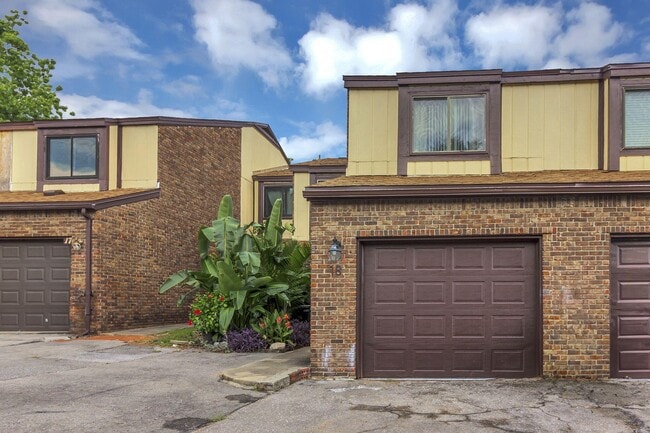 Photo - 18 Hidden Cove Cir Townhome
