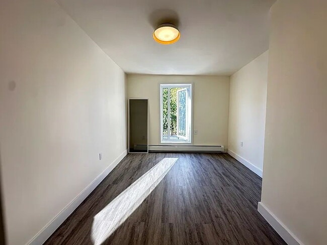 Photo - "Charming 1-Bed Oasis on Pioneer Street, Brooklyn – Your Perfect Urban Retreat!"