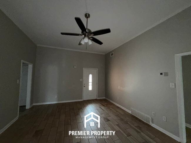 Photo - 270 Village Dr