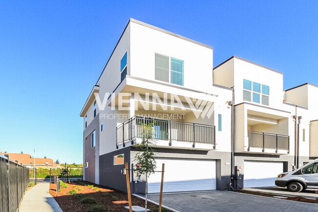 Building Photo - 7978 Quiet Knolls Dr Rental