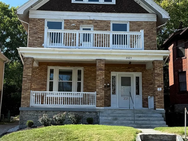 Building Photo - 2025 Burnet Ave Unit 2