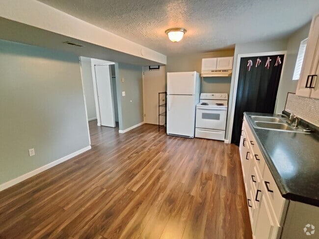 Building Photo - 1121 W 2200 N Unit B Rental