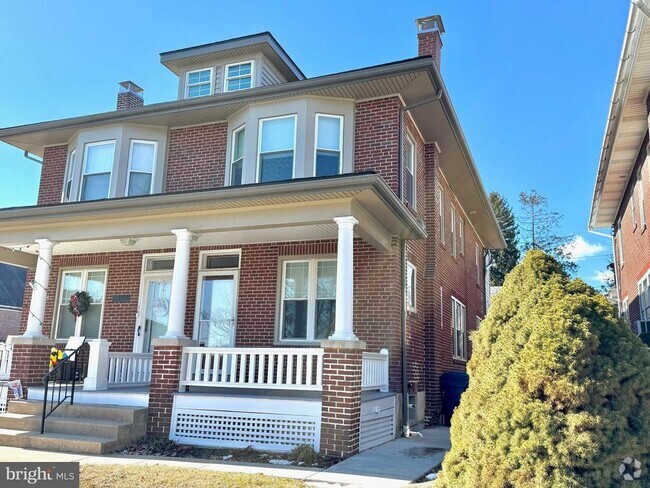 Building Photo - 102 Telford Ave Rental