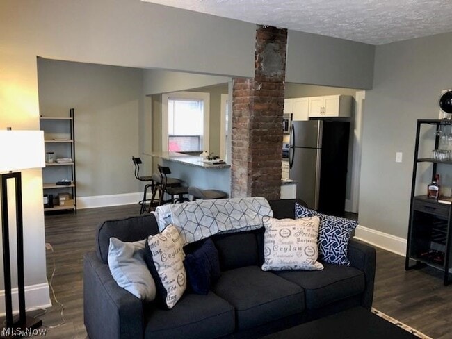 Photo - 1387 W 69th St Unit 4