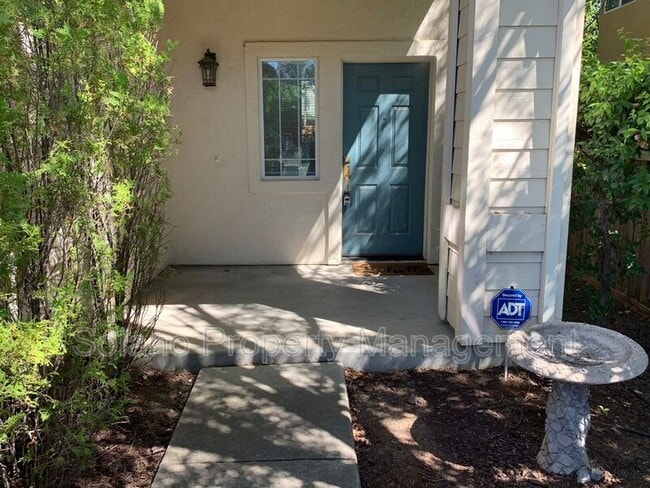 Photo - 667 Grafton Way