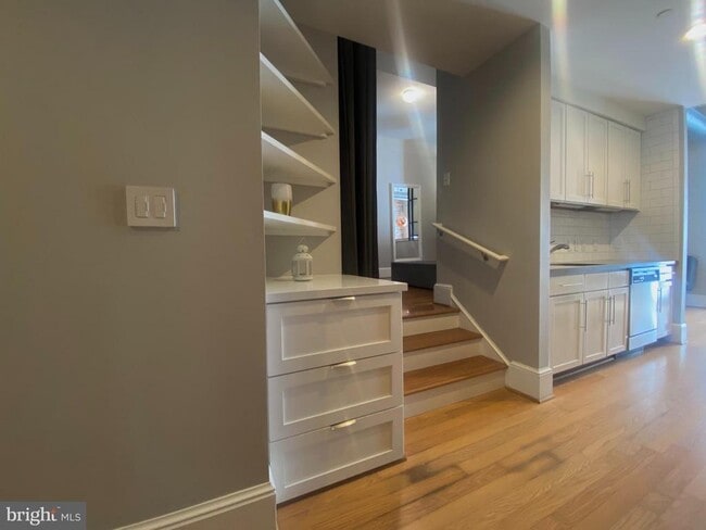 Building Photo - 2035 2nd St NW Unit GL05