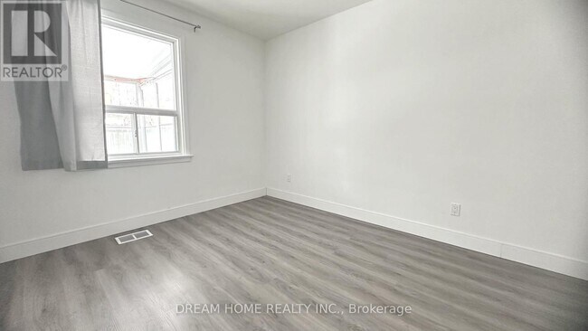 Photo - 83 Cornwallis Dr