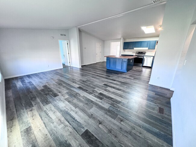 Photo - 15112 Pioneer Rd