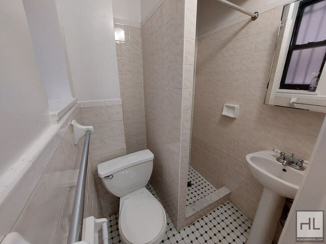 Photo - WEST 45 STREET Unit 1M