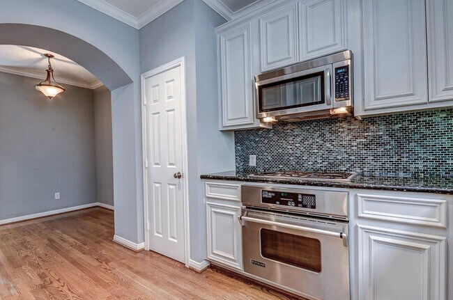 Photo - 2649 Helena St