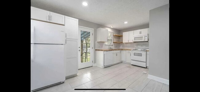 Photo - 2929 Teakwood Dr