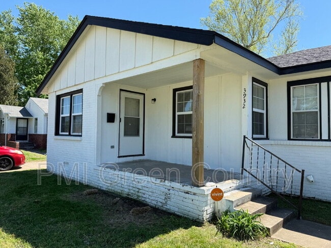 Photo - 3932 E 1st St