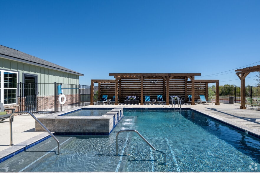 Resort Style Pool w/ luxury cabanas