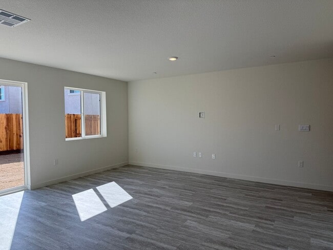 Photo - 4 Bed 2.5 Ba 2 Story 2 Car