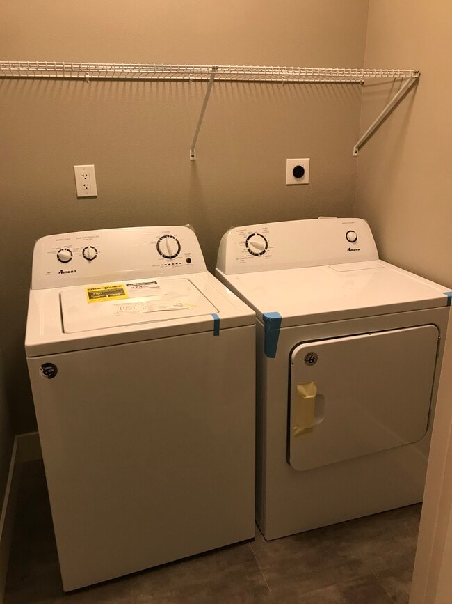 Photo - 412 Kirman Ave