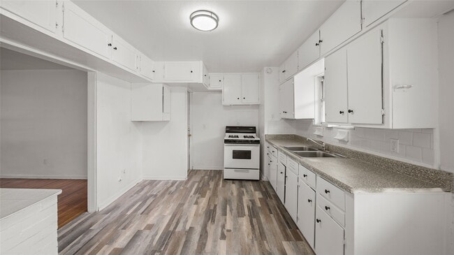 Photo - 8171 Redfern Dr