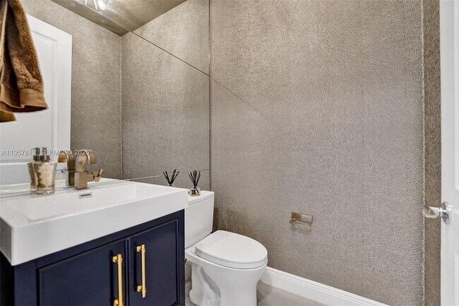 Photo - 1033 Eucalyptus Dr