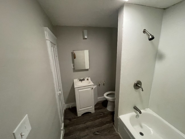 Photo - 1733-1737 Long Ave Unidad 1733 Long Ave