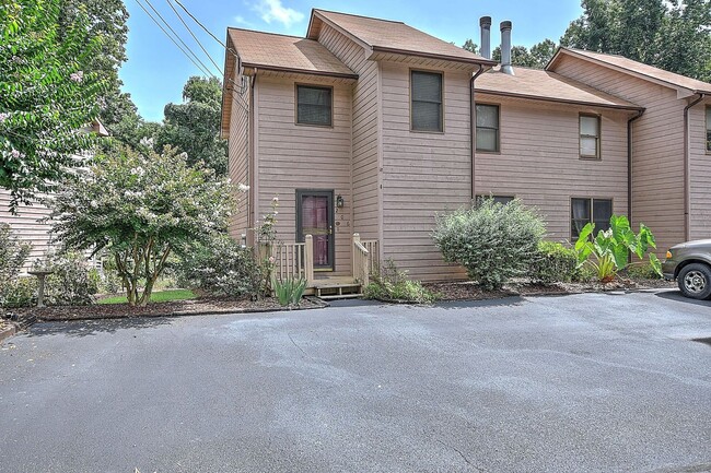 Building Photo - 206 Windridge Colony