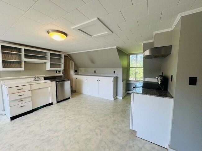 Building Photo - 51-53 Pleasant St Unit 53B Rental