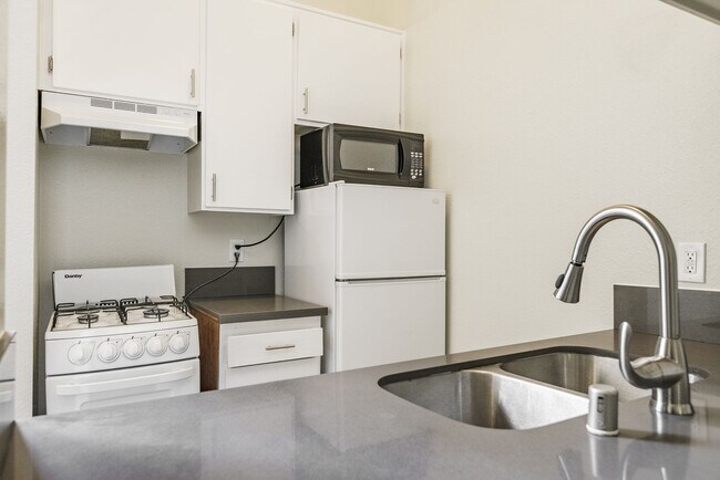 Photo - 641 Gayley Ave