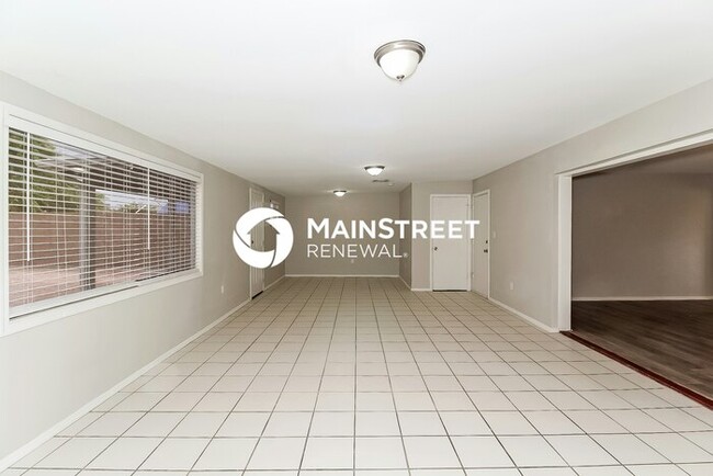 Photo - 3 Bedroom Pet-Friendly Home in Phoenix, AZ...