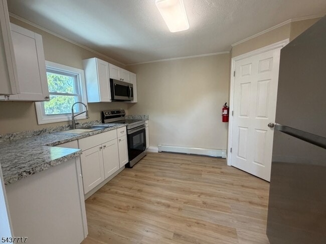 28 Diller Ave