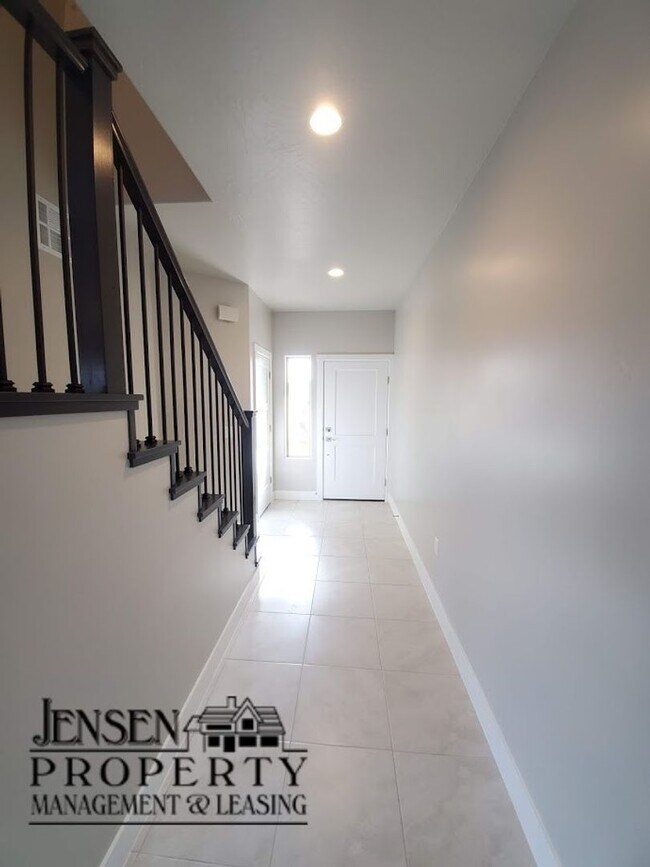 Photo - Red Mountain Vista Town Home- End Unit Unit 287