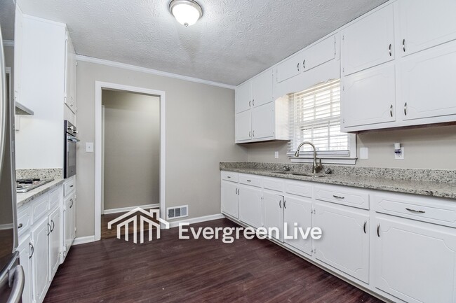 Photo - 195 Southmoor Cir