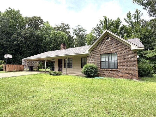 Photo - 4 bed/3 bath house in Tupelo
