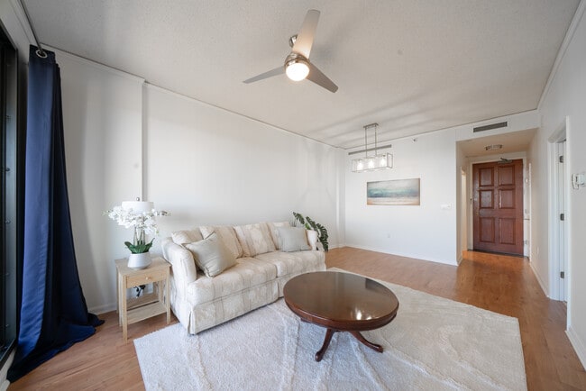 Photo - 1 Towers Park Ln Unidad 503