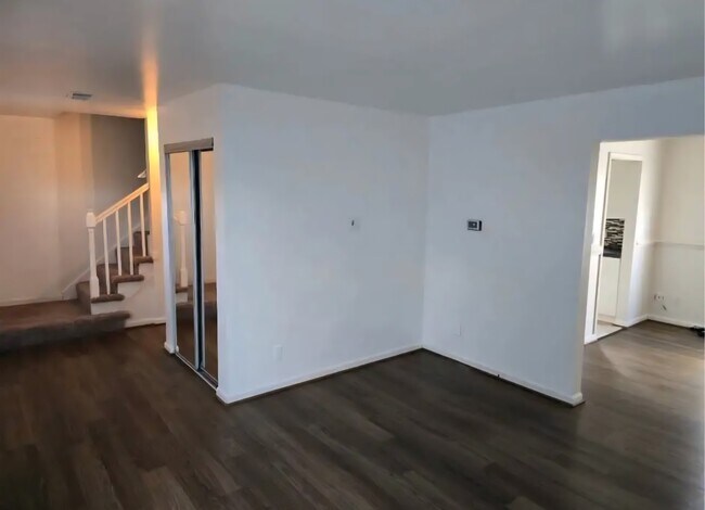 Photo - 300 Red Oak Dr