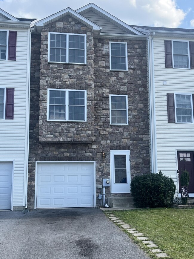 Building Photo - 118 Myatt Ct