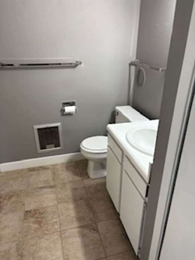 Building Photo - 209 Estelle St Unit 209 Estelle St - Apt D1
