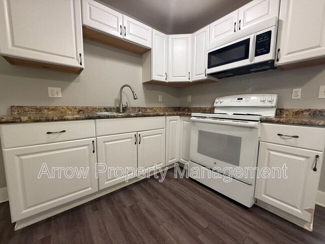 Building Photo - 2800 P St Unit 5 Rental