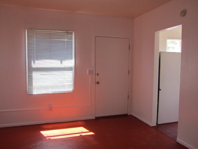 Living Room - 1103 E Adams St