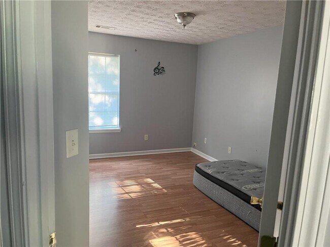 Photo - 3090 Fields Dr