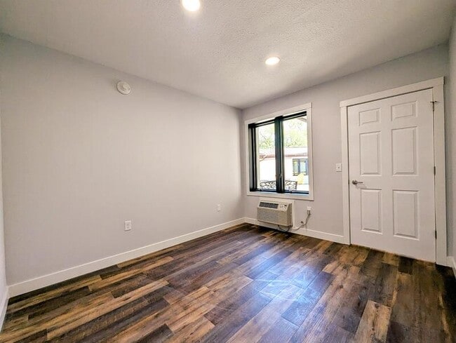 Photo - 413 Jefferson St
