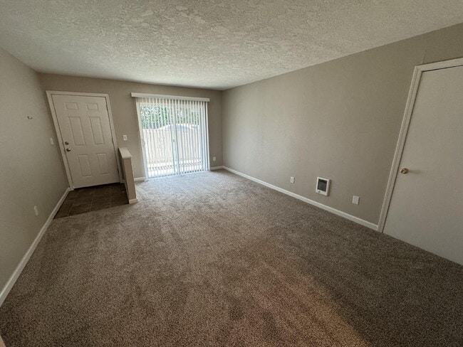 Photo - 2 Bedroom Ground Level Unit - Oregon City Unidad 703