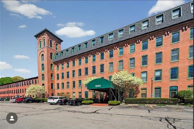 Building Photo - 300 Front St